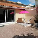 D'hotes Des Tourterelles Bed & Breakfast Champniers (Charente)