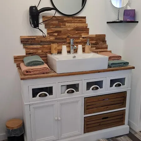 D'hotes Des Tourterelles Bed & Breakfast