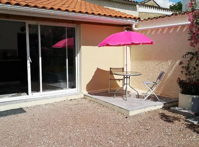 D'hotes Des Tourterelles Bed & Breakfast Champniers (Charente)